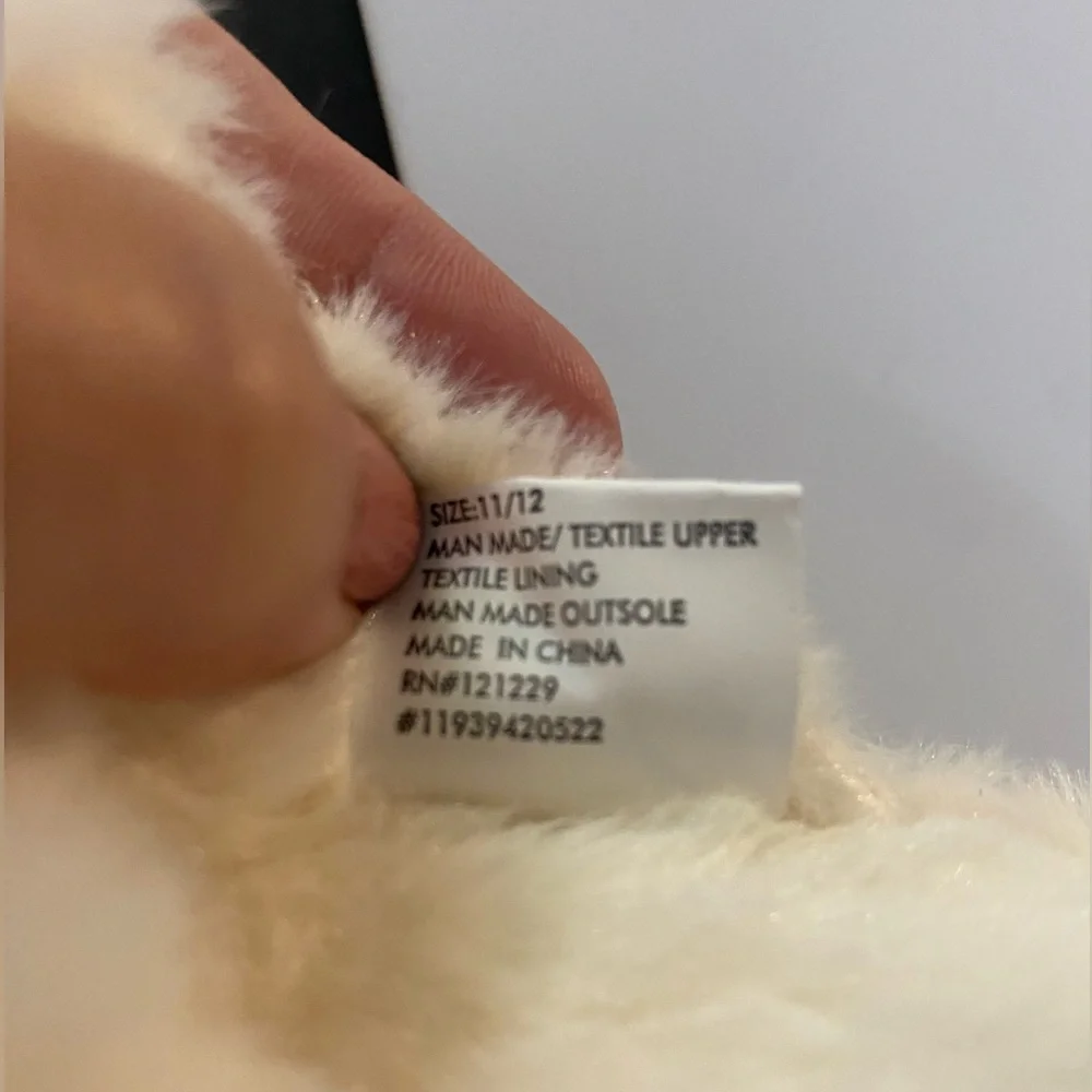 Bebe Girls Cream Faux Fur Slide‎ Slippers Logo Patch Size S 11/12 NEW